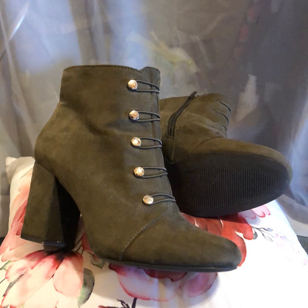 Ankle Olive booties with wedge heel